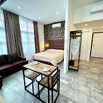 Living Como-rooms&parking