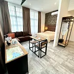 Living Como-rooms&parking 4*