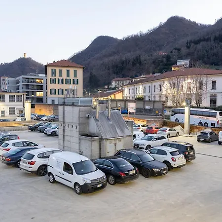 Living Como-rooms&parking Πανσιόν 4*