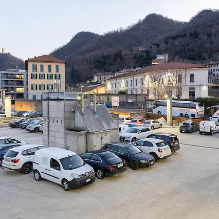 Living Como-rooms&parking Πανσιόν
