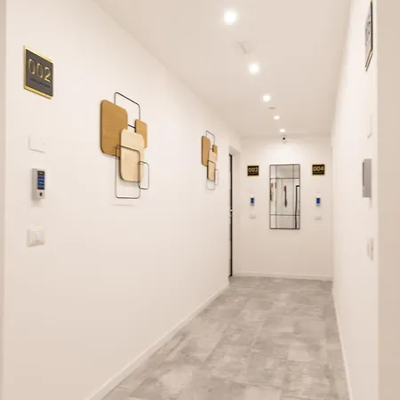 Living Como-rooms&parking 4* Côme