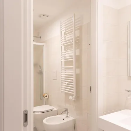 Living Como-rooms&parking Affittacamere 4*