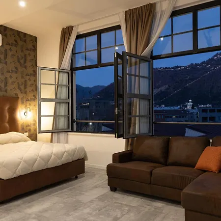 Pensión Living Como-rooms&parking Como