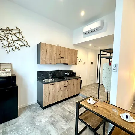 Pensionat Living - & Parking Como