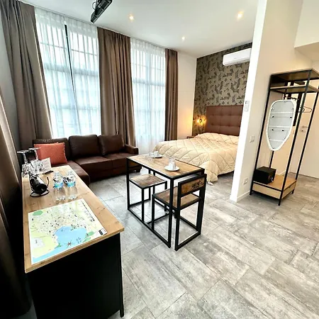 Living Como-rooms&parking 4*