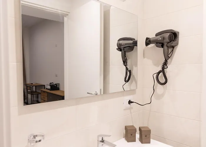 Living Como-rooms&parking Πανσιόν