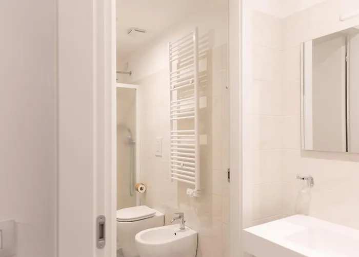 Living Como-rooms&parking Πανσιόν 4*