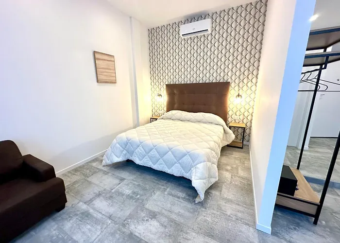 Πανσιόν Living Como-rooms&parking 4*