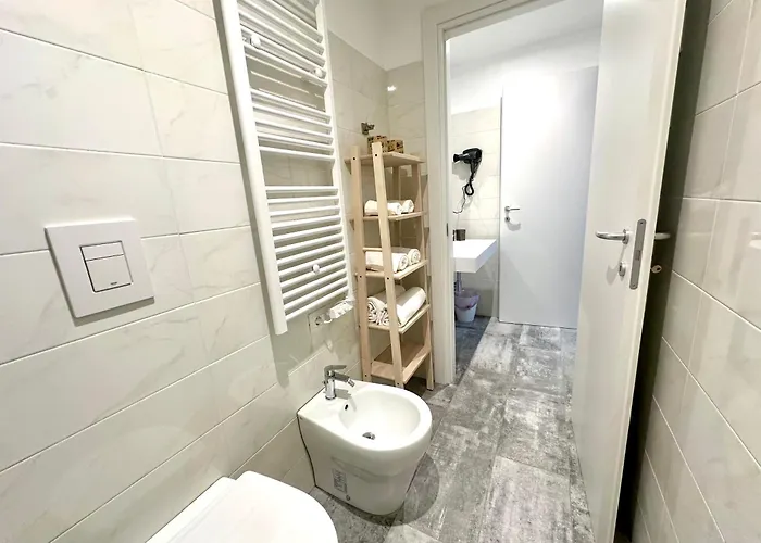Πανσιόν Living Como-rooms&parking 4*