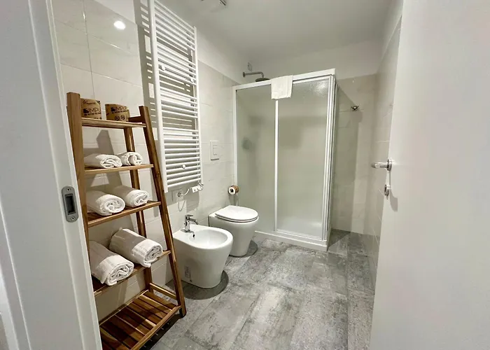 Living Como-rooms&parking Πανσιόν Όπως