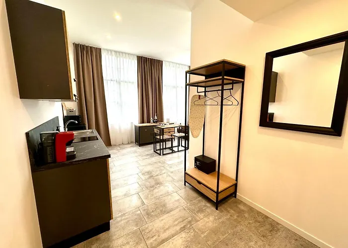 Living Como-rooms&parking Πανσιόν 4*