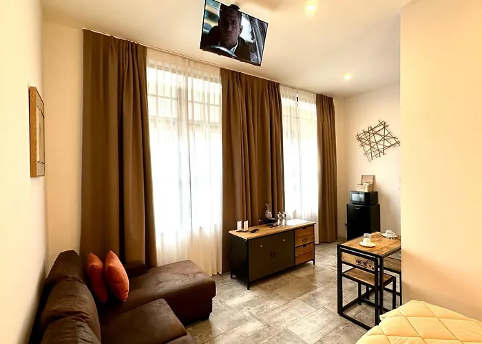 Living Como-rooms&parking Πανσιόν 4*