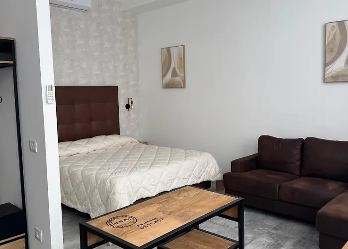 Living Como-rooms&parking Πανσιόν Όπως