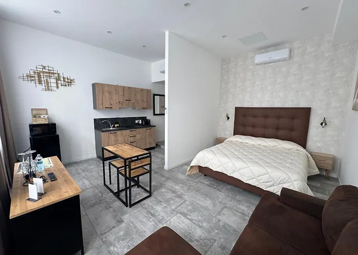 Living Como-rooms&parking 4* Côme