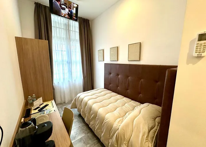 Living Como-rooms&parking Πανσιόν 4*