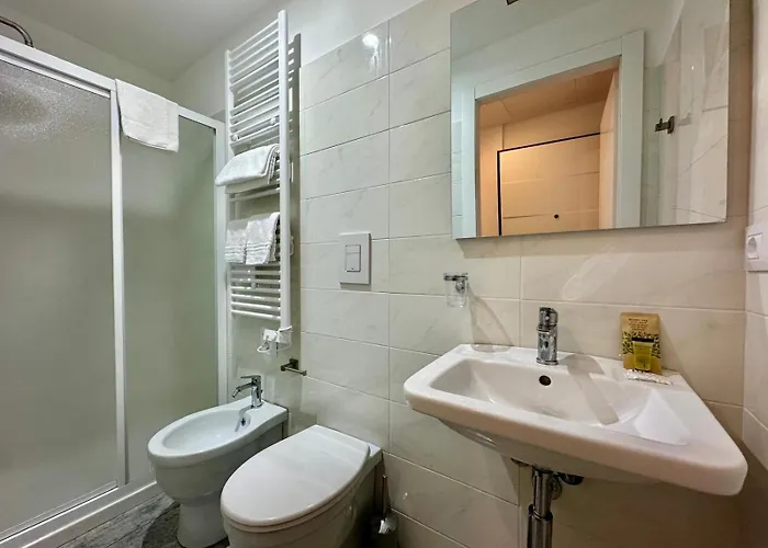 Πανσιόν Living Como-rooms&parking 4*