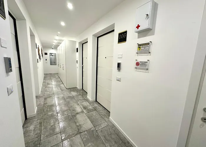 Living Como-rooms&parking 4* Όπως