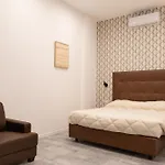 Living Como-rooms&parking 4*