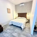 招待所 Living Como-rooms&parking 4*