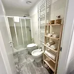 Living Como-rooms&parking 招待所