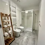 Living Como-rooms&parking 招待所 科莫