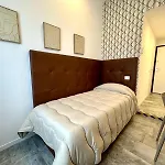 Living Como-rooms&parking 4*