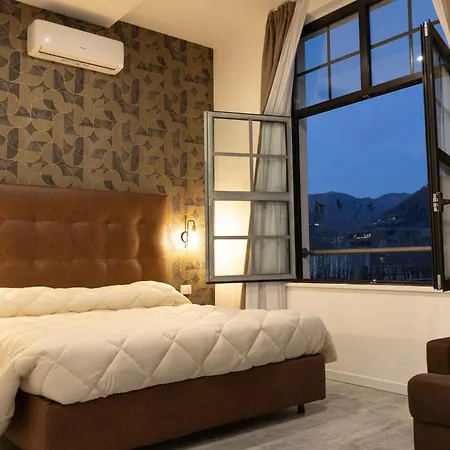 Living Como-rooms&parking 招待所 科莫