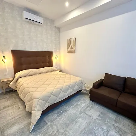 Living Como-rooms&parking 招待所 4*