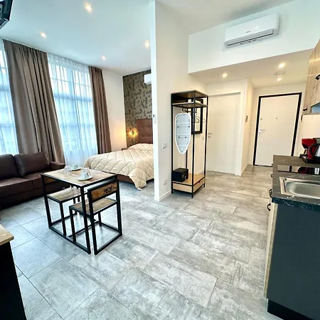 Living Como-rooms&parking 招待所 4*