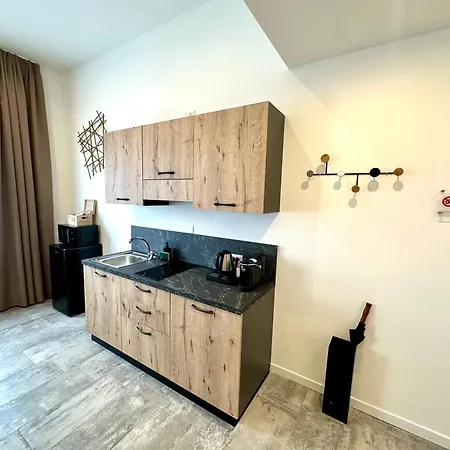 招待所 Living Como-rooms&parking 4*