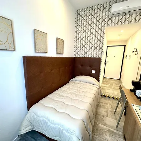 Living Como-rooms&parking 招待所 科莫