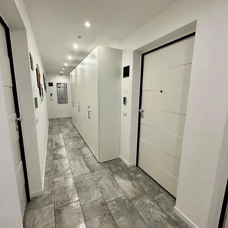 Living Como-rooms&parking 招待所